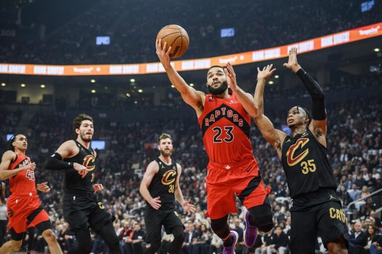 Raptors beat Cavs 108-105 in season opener