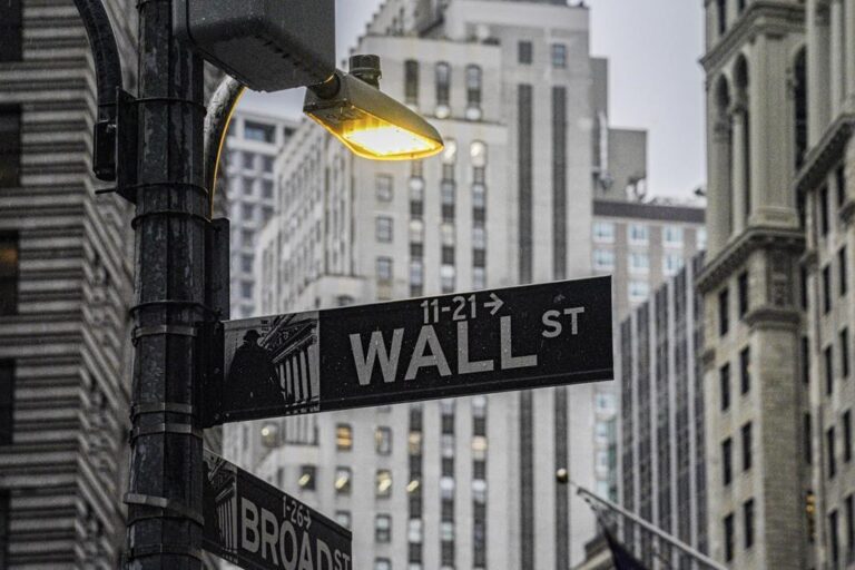 Wall Street closes sharply higher, marking 1st weekly winning streak since August