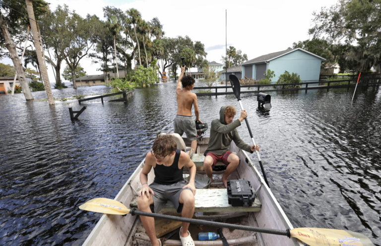 Joe Biden heads to Florida with pledge to help hurricane Ian victims