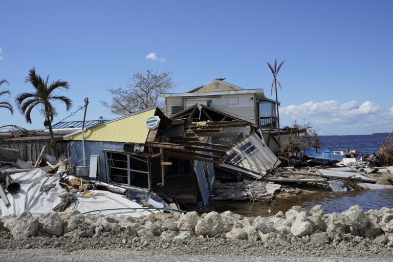 Death toll from Hurricane Ian tops 100 people, mostly in Florida