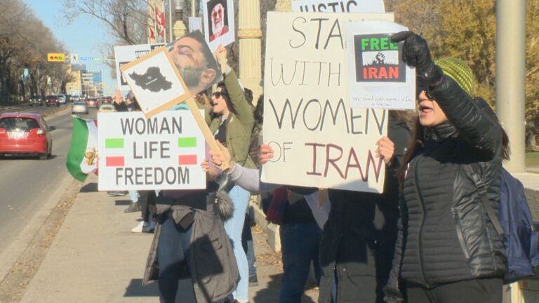 Regina protesters form a ‘human chain’ in solidarity with Iranians