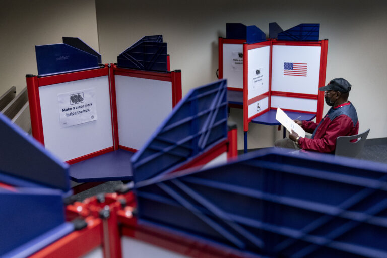 As U.S. midterms near, here’s what Canadians should watch for