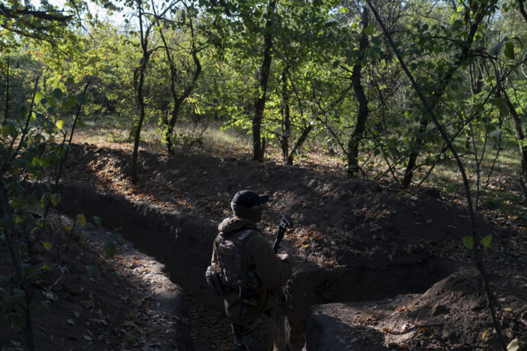 Russia withdrawing officers from Kherson, military think tank reports