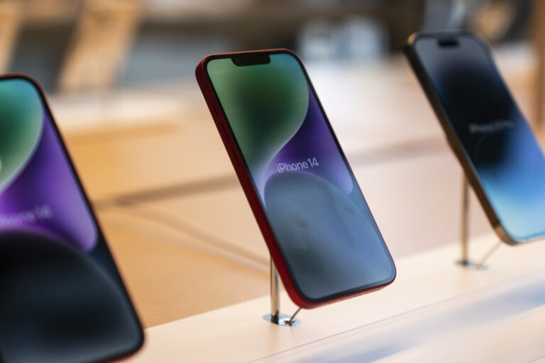Apple must change iPhone charging port to USB-C in EU by fall 2024