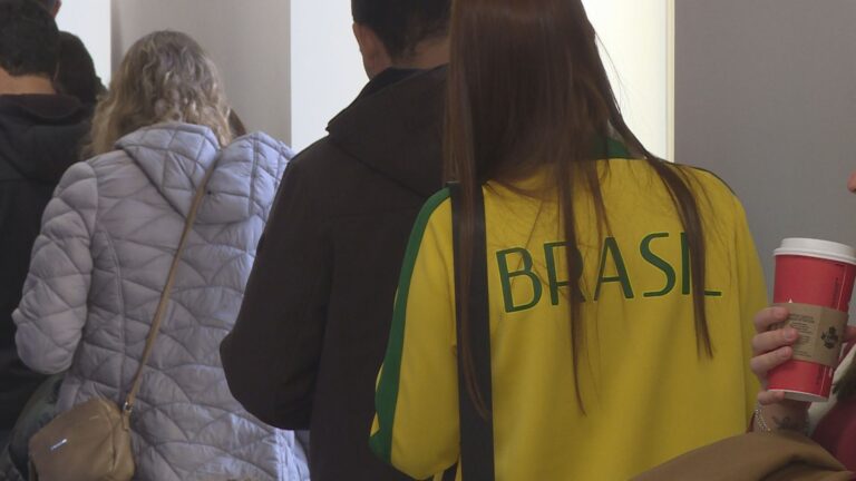 Brazilian expats wait hours in Montreal to vote in presidential election