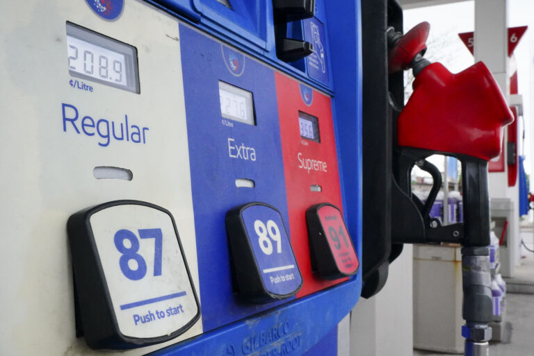 Alberta gas prices at standstill, while other major Canadian cities see price drop