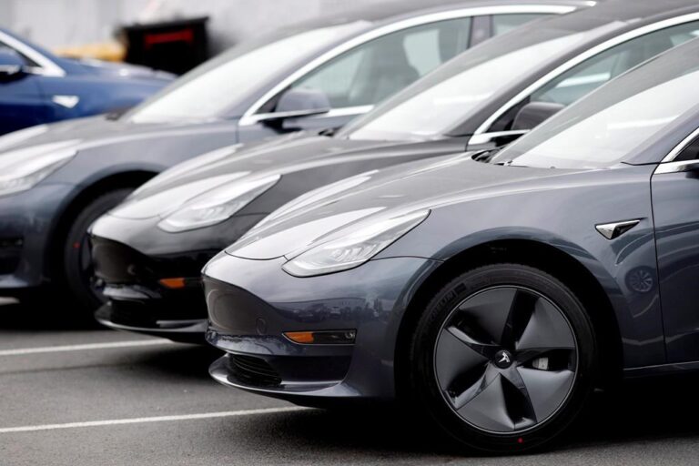 Over 321K Tesla vehicles recalled from U.S. markets due to rear light issue