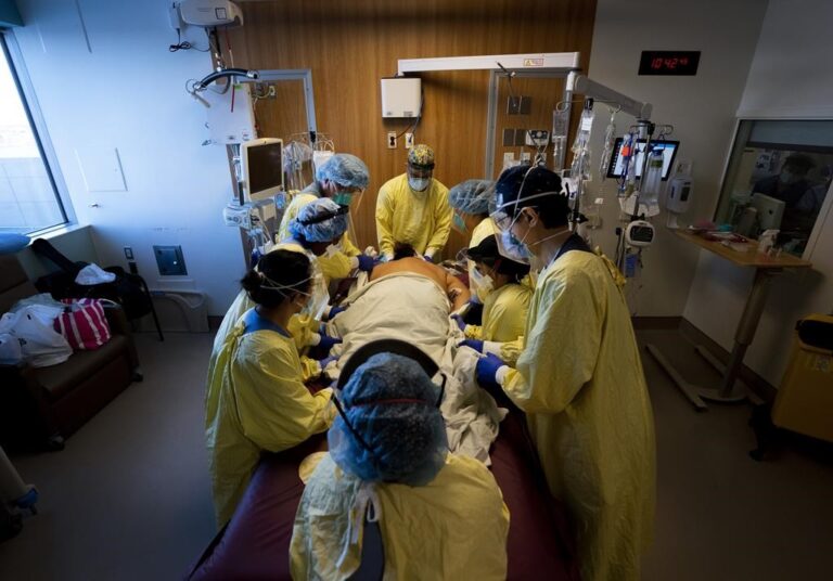 1 in 5 health workers in Canada put in overtime in 2021 as COVID spread: study