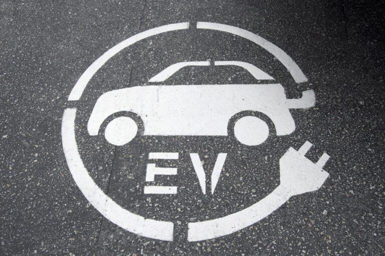 Canada’s electric vehicle sales not keeping pace with the rest of the world: report