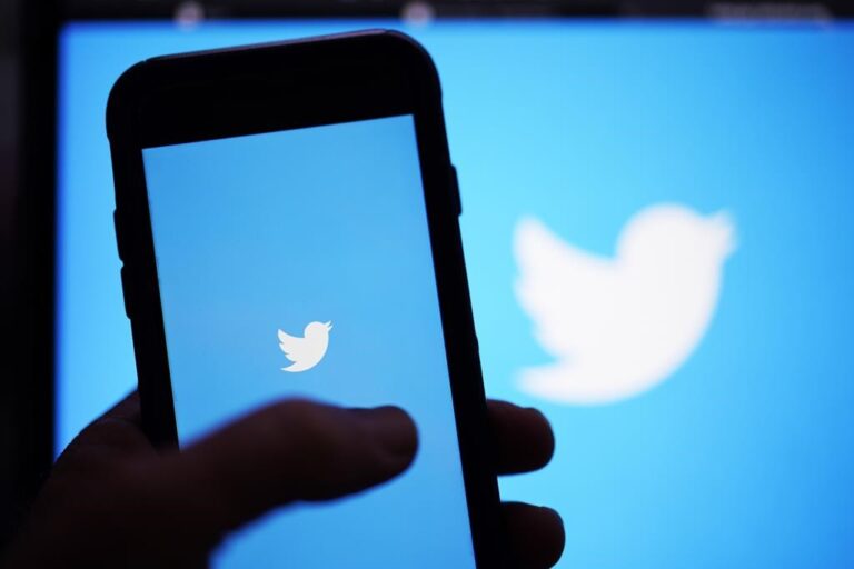Twitter asks dozens of laid off workers to return to work: report