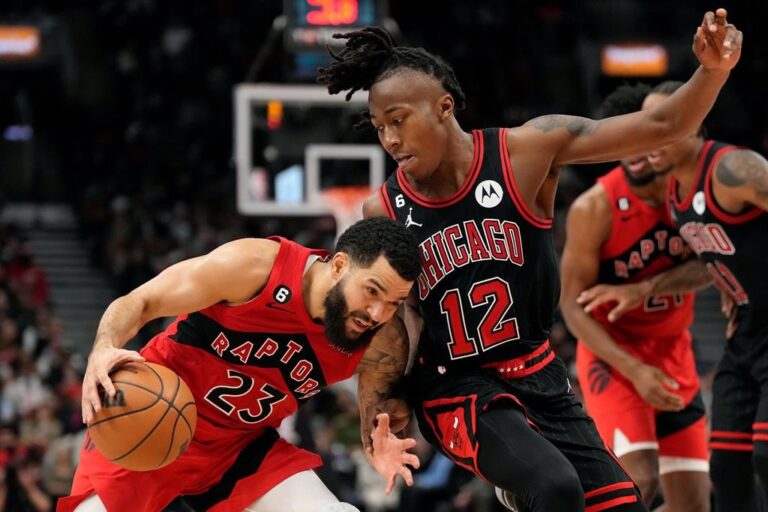 VanVleet returns to lift Raptors over Bulls