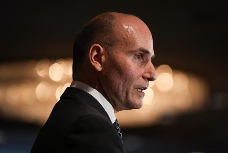 Federal health minister says kids’ painkiller supplies increasing, but not fast enough