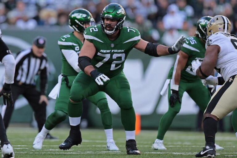 Laurent Duvernay-Tardif back with Jets after working on medical residency