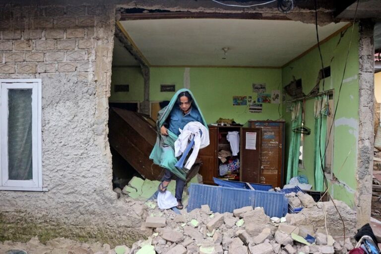 Indonesia earthquake: Death toll jumps to at least 268, 151 still missing