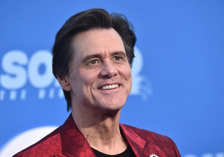 Jim Carrey among Canadian celebrities, journalists barred from entering Russia