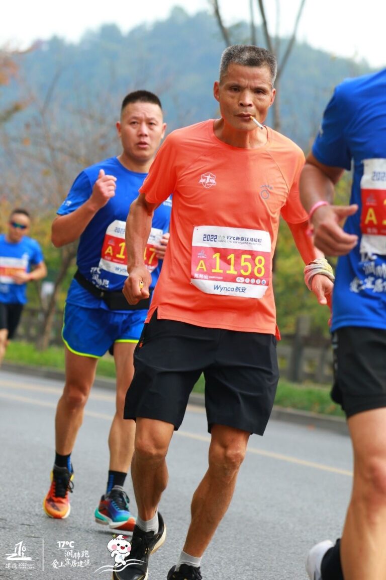 Chinese marathon runner chain-smokes his way through the entire race
