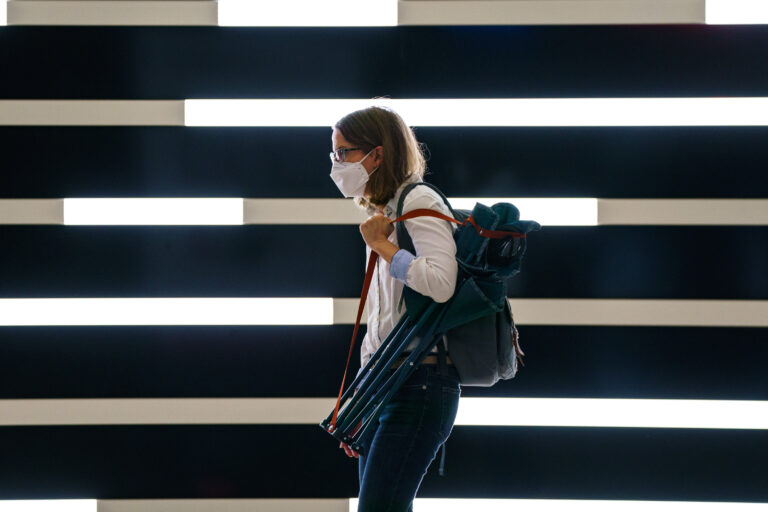 Should I wear a mask? Canadian health officials face questions amid viral surge