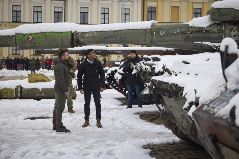 Ukraine war: U.K. PM Sunak makes surprise trip to Kyiv, promises125 anti-aircraft guns