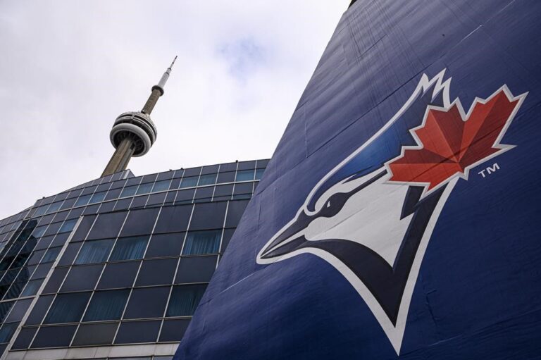 Blue Jays sign nine international free agents