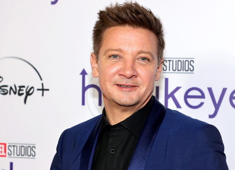 Jeremy Renner shares first photo from hospital after accident, sends love to ‘all’