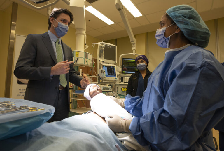 ‘We have to move quickly’: Health workers urge premiers to accept Ottawa’s health deal