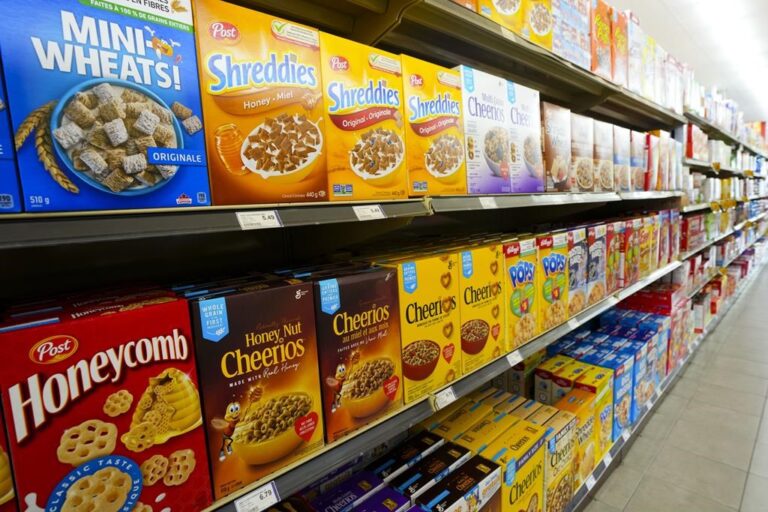 Restrict junk food marketing to kids at grocery stores, restaurants: report