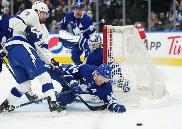 Toronto Maple Leafs booed off the ice during 7-3 loss against Lightning in Game 1