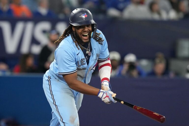 Jays slugger Guerrero day to day with sore knee