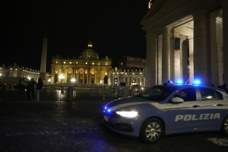 Car rushes Vatican gate, reaches courtyard before driver apprehended: police