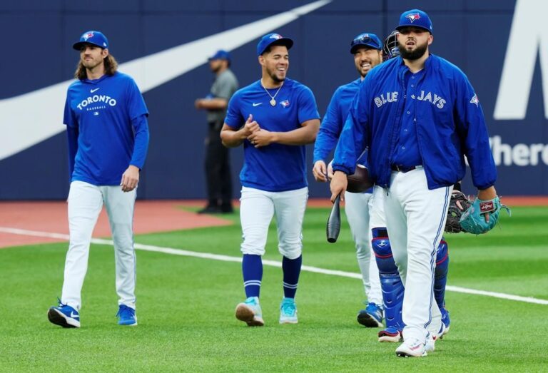 Blue Jays pitchers bond over meals together