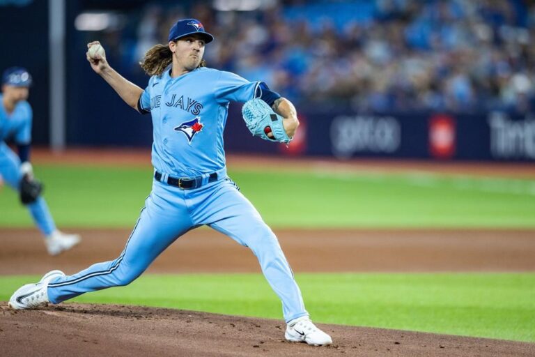 Blue Jays avoid sweep with comeback win over Twins