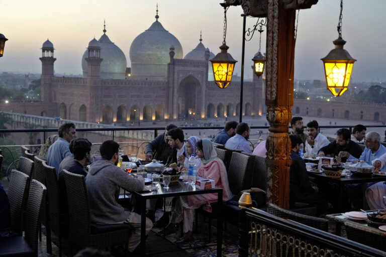Fasting during Ramadan: Tips to stay healthy and energized