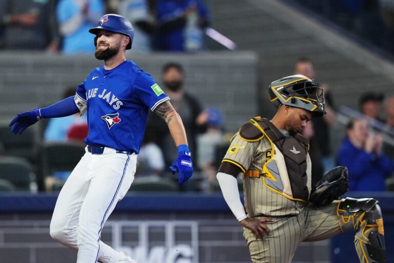 Blue Jays stick with it in 14-0 rout of Padres