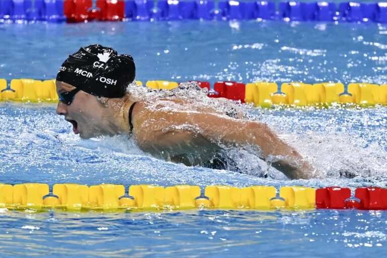 Summer McIntosh sets world record in 400M freestyle at Canadian Swimming Trials