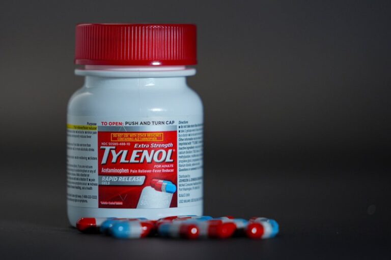 Keep taking Tylenol during pregnancy, Health Canada says amid Trump claims