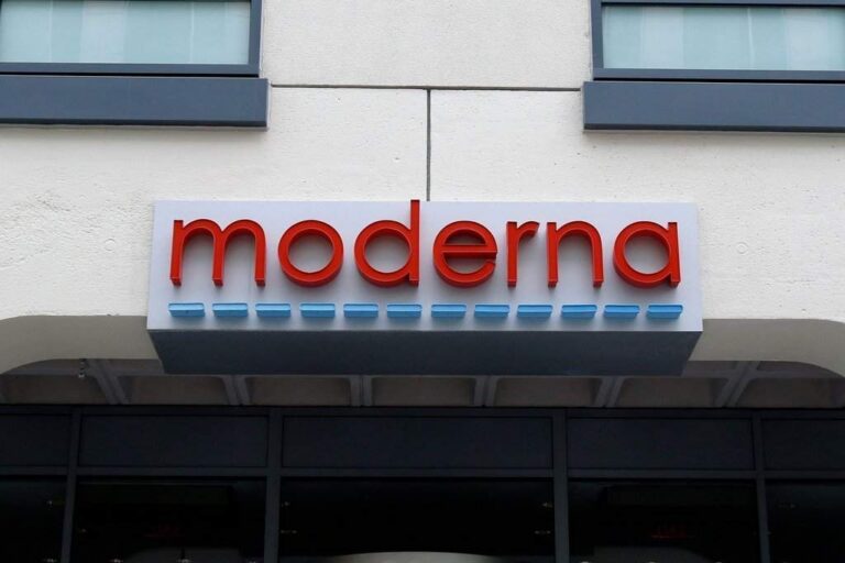 Moderna’s experimental mRNA cancer treatment progresses, shares spike