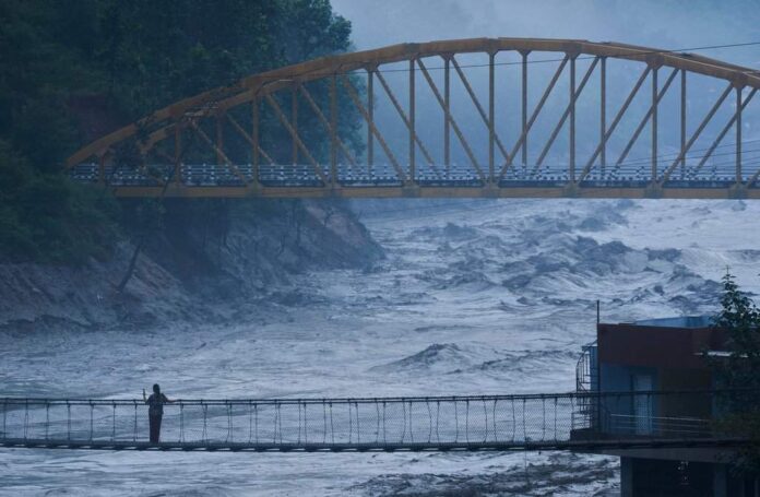 Nepal warns of possible fresh flooding as death toll rises to at least 800