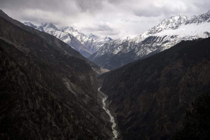 How a collapsing glacier may have caused the catastrophic Nepal floods