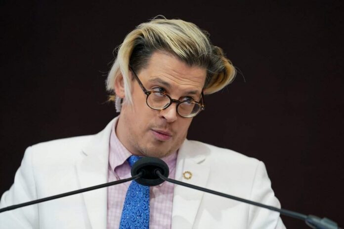 British far-right commentator Milo Yiannopoulos arrested by ICE in U.S.
