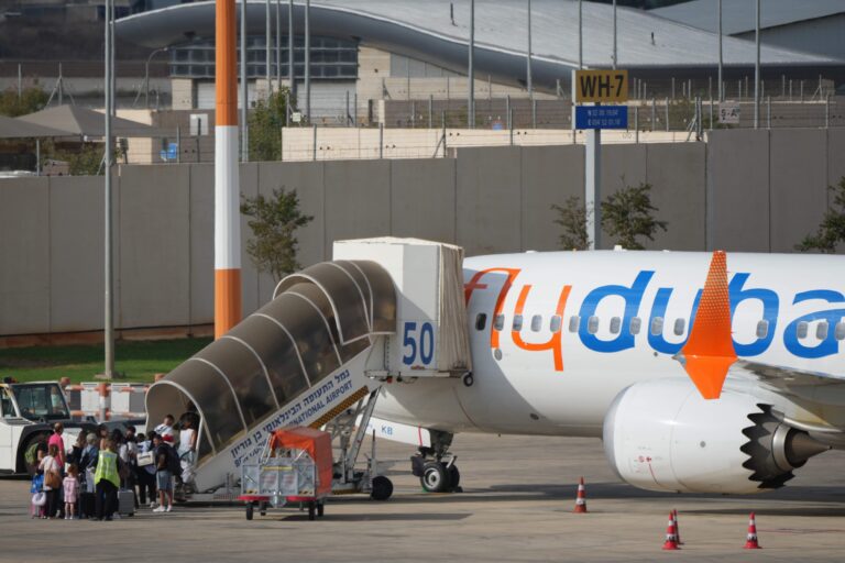Pilot on Israel-bound flight stabbed another, tried to crash, Netanyahu says