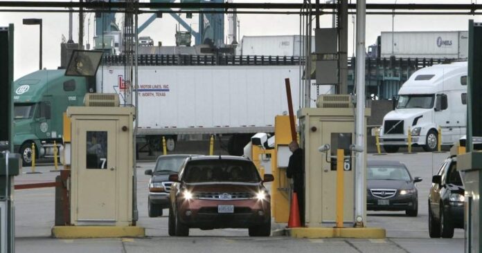 Ontario student accused in U.S. of taking airport photos for Chinese official